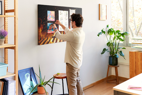 Tableau en liège Feux brûlants sur fond de grille de barbecue
