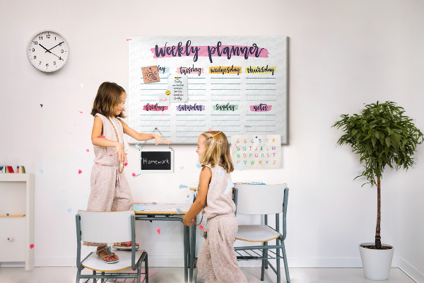 Tableau affichage liège Agenda hebdomadaire avec des touches de couleur
