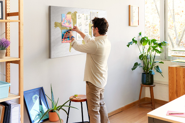 Tableau affichage liège Carte du monde dorée sur fond blanc