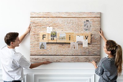 Tableau affichage liège Famille sur fond de planche en bois
