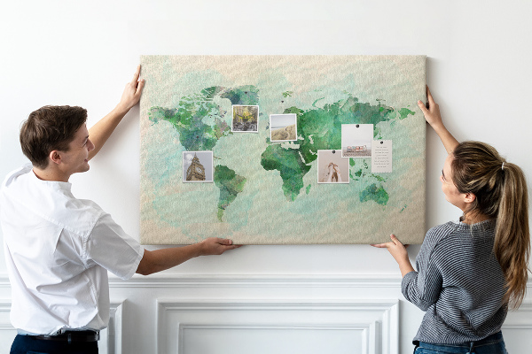 Tableau de liège carte du monde à l'aquarelle verte