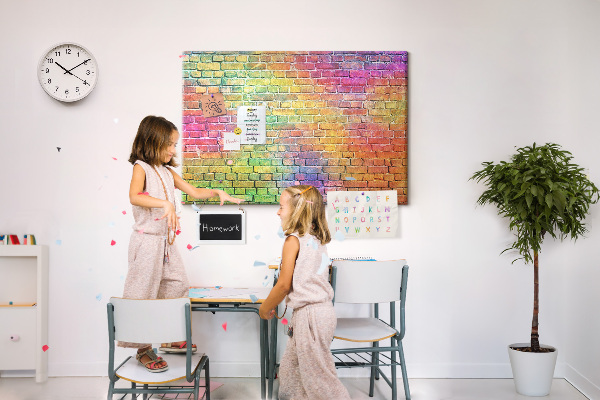 Tableau affichage liège Mur de briques colorées dans un arc-en-ciel