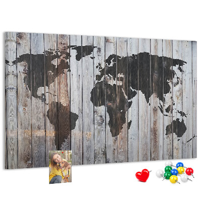 Tableau en liège Une carte du monde sur un fond de planches de bois