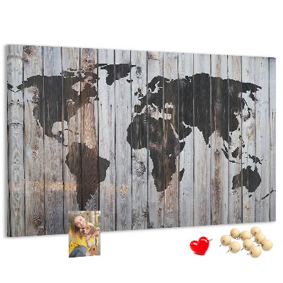 Tableau en liège Une carte du monde sur un fond de planches de bois