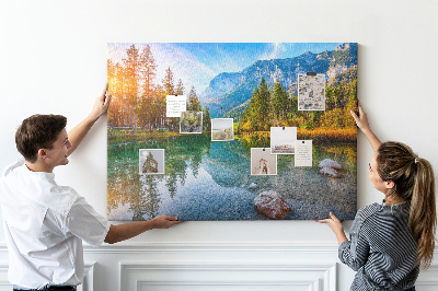 Tableau de liège Un paysage montagneux pittoresque avec un lac