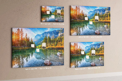 Tableau de liège Un paysage montagneux pittoresque avec un lac