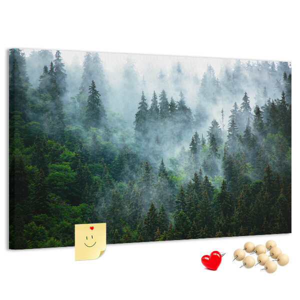 Tableau en liège Paysage de forêt brumeuse avec des pins