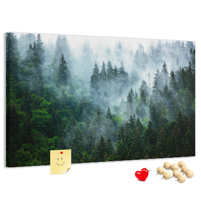 Tableau en liège Paysage de forêt brumeuse avec des pins