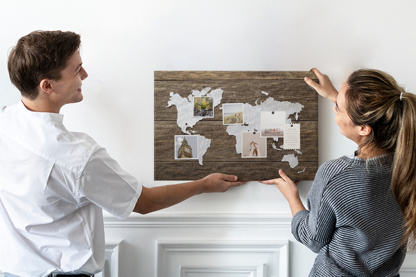 Tableau de liège Carte du monde sur fond en bois