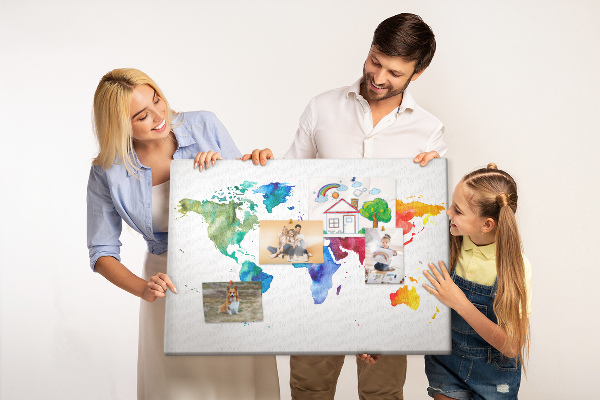 Tableau en liège carte du monde colorée à l'aquarelle