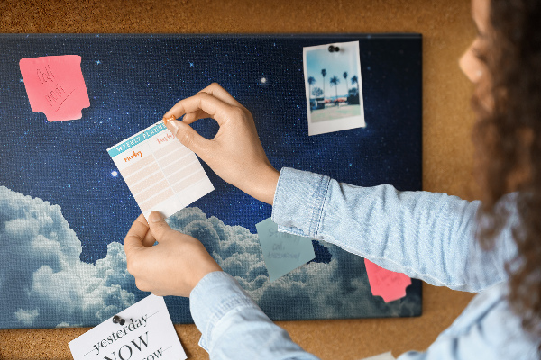 Tableau affichage liège Ciel nocturne avec des étoiles et des nuages