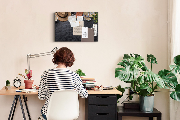 Tableau de liège Ambiance estivale avec accessoires de plage.