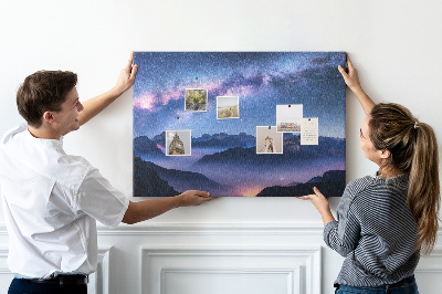 Tableau affichage liège Ciel nocturne au-dessus d'un paysage montagneux