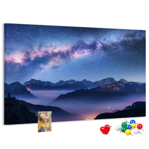 Tableau affichage liège Ciel nocturne au-dessus d'un paysage montagneux