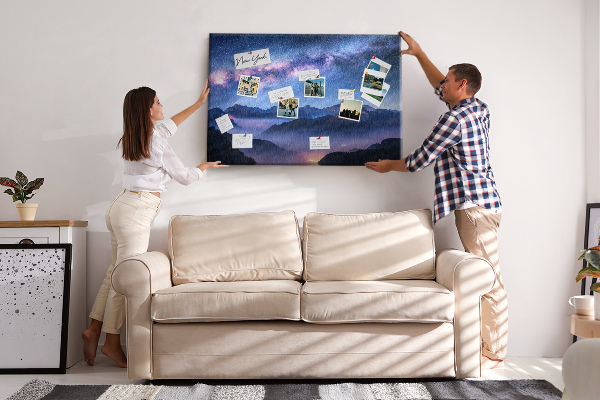 Tableau affichage liège Ciel nocturne au-dessus d'un paysage montagneux
