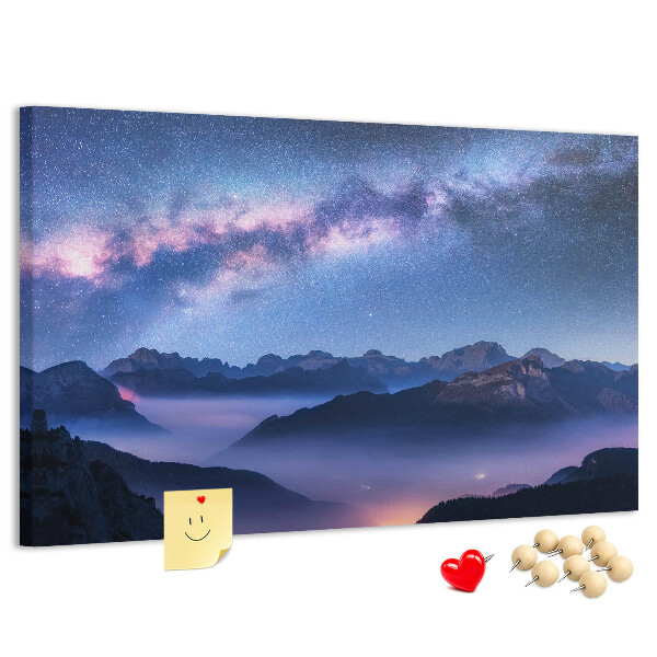 Tableau affichage liège Ciel nocturne au-dessus d'un paysage montagneux