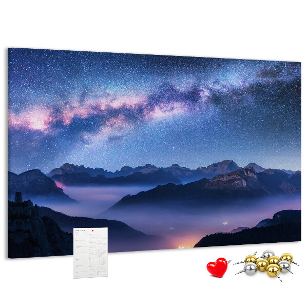 Tableau affichage liège Ciel nocturne au-dessus d'un paysage montagneux