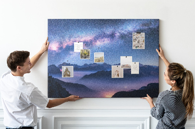 Tableau affichage liège Ciel nocturne au-dessus d'un paysage montagneux