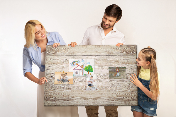 Tableau affichage liège planches rustiques dans des tons clairs