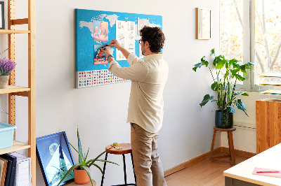Tableau affichage liège Carte du monde colorée avec les drapeaux des pays