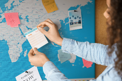 Tableau affichage liège Carte du monde colorée avec les drapeaux des pays