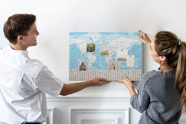 Tableau en liège Carte du monde avec épingles de couleur