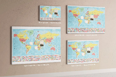 Tableau de liège Carte du monde avec drapeaux colorés.