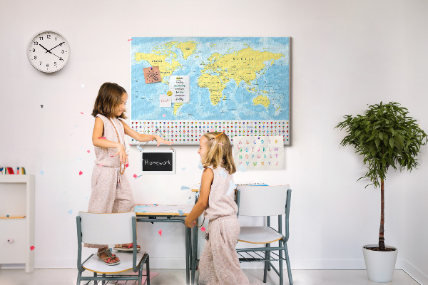 Tableau affichage liège Carte du monde avec épingles de couleur