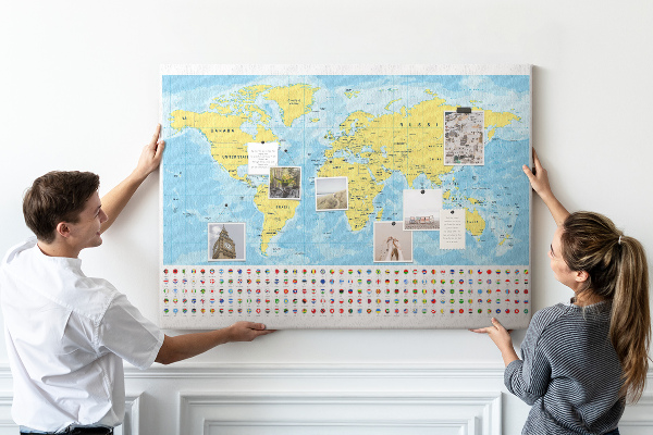 Tableau affichage liège Carte du monde avec épingles de couleur