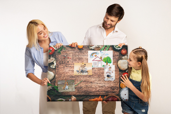 Tableau de liège Ingrédients naturels sur fond de bois