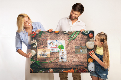 Tableau de liège Ingrédients naturels sur fond de bois