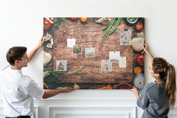 Tableau de liège Ingrédients naturels sur fond de bois