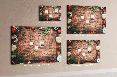 Tableau de liège Ingrédients naturels sur fond de bois