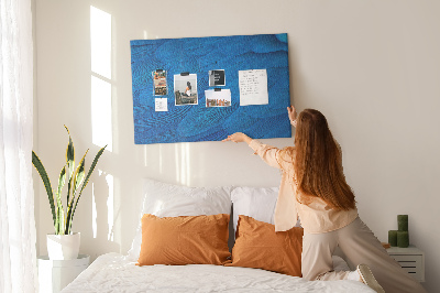 Tableau de liège Plumes bleues aux détails délicats