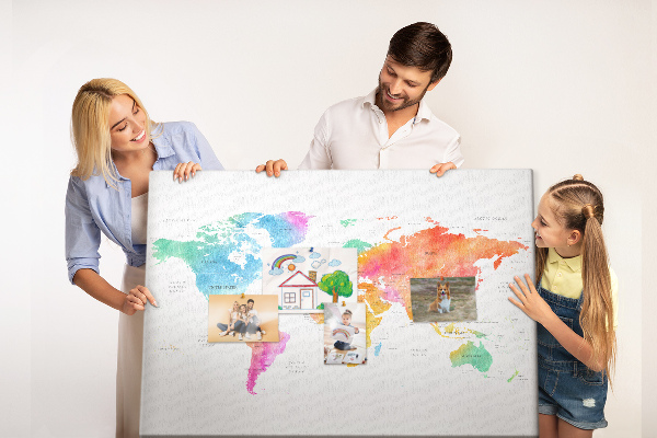 Tableau affichage liège Carte du monde colorée à l'aquarelle.