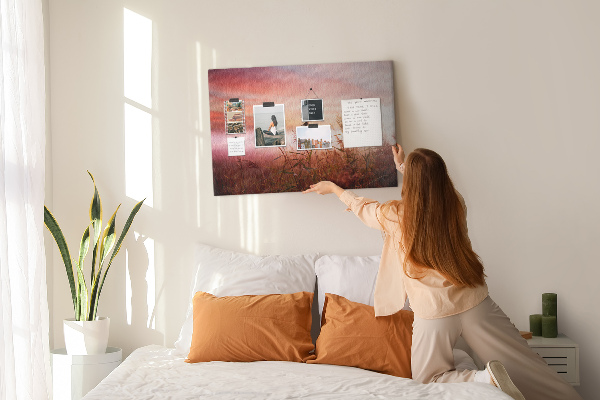 Tableau de liège Coucher de soleil sur un champ herbeux