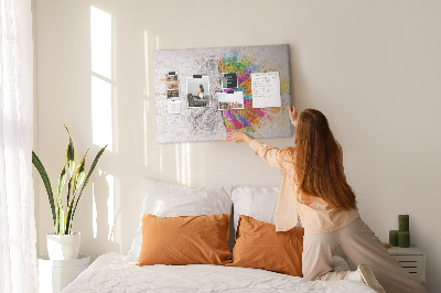Tableau de liège Un cerveau en couleurs avec un fond créatif