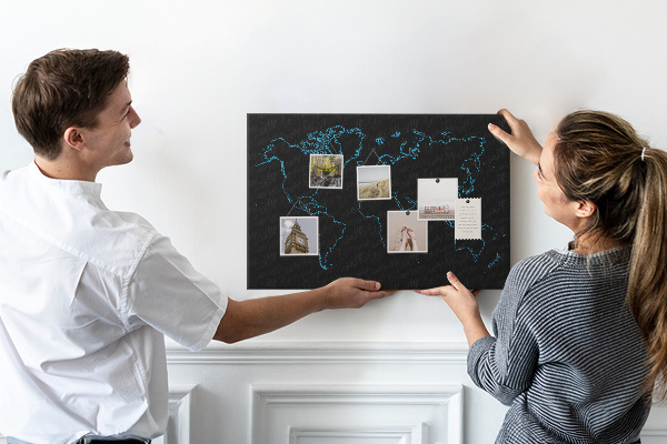 Tableau affichage liège Carte du monde sur fond noir