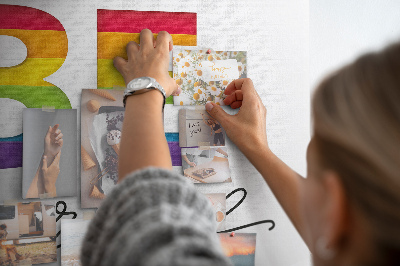 Tableau de liège Une inscription colorée encourageant l'authenticité