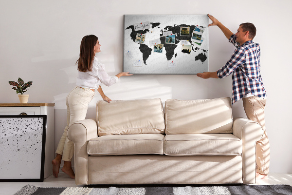Tableau en liège Le contour noir d'une carte du monde sur le mur