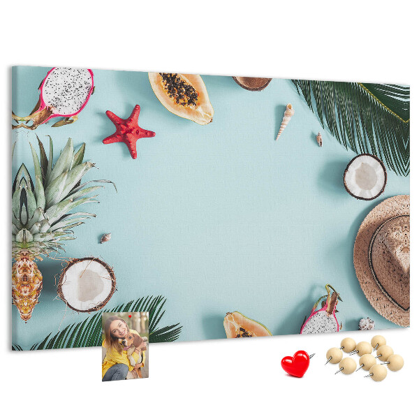 Tableau en liège Fruits tropicaux et accessoires de plage.