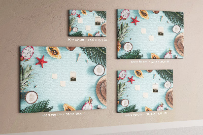 Tableau en liège Fruits tropicaux et accessoires de plage.