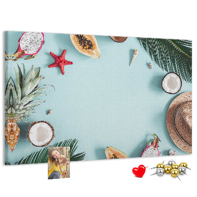 Tableau en liège Fruits tropicaux et accessoires de plage.