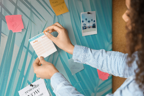Tableau en liège Feuilles tropicales sur fond pastel