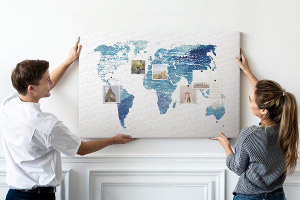 Tableau de liège Carte du monde abstraite dans des tons de bleu