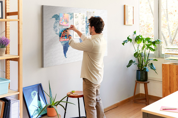 Tableau de liège Carte du monde abstraite dans des tons de bleu