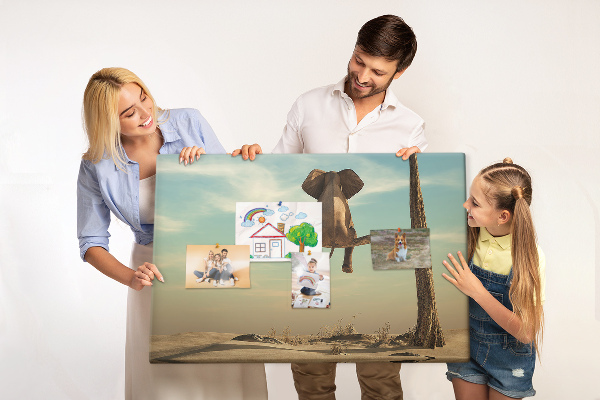 Tableau affichage liège Un éléphant sur une branche dans un paysage désertique