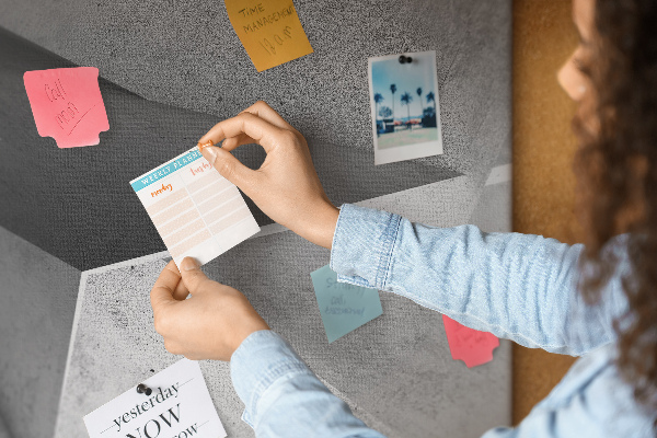 Tableau affichage liège Formes géométriques dans un style minimaliste