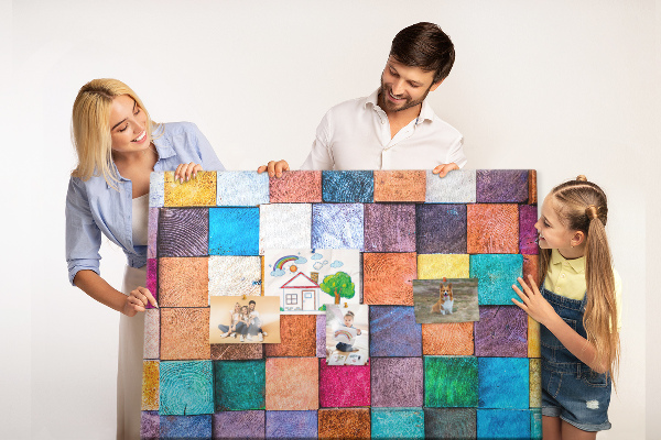 Tableau en liège Carrés colorés dans un motif en bois