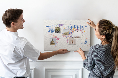 Tableau en liège Carte du monde avec les noms des pays.